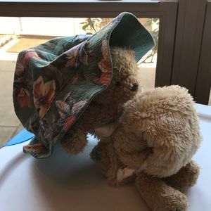 Reversible floral and green floppy hat